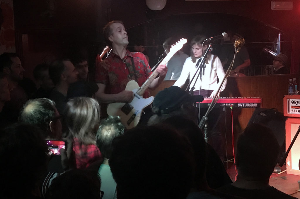 Chuck Prophet en concierto en la sala Mardi Gras