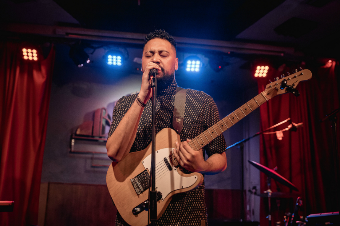 Noah Slee en Café Berlín